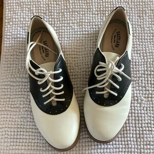 Eastland black & white lace up oxfords (sz 9)